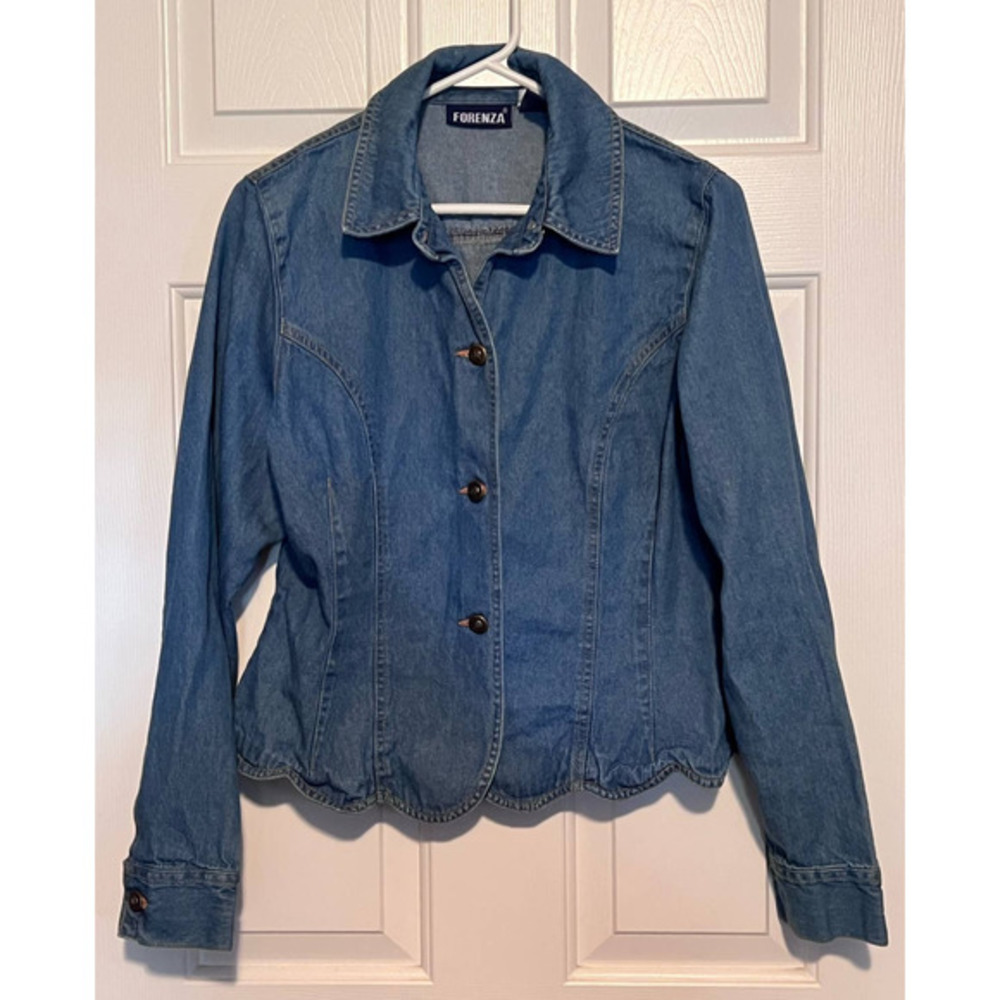 Forenza Vintage Women's‎ Denim Jacket Size 12 21" Long x 19" Pit to Pit x 24"